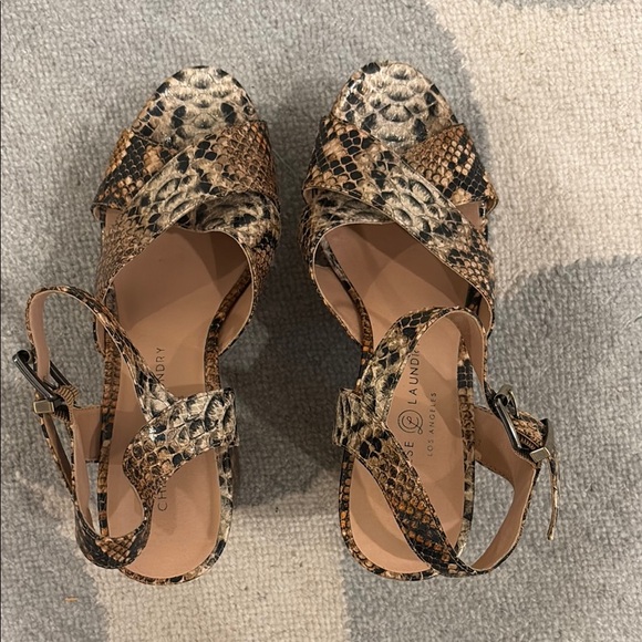 Chinese Laundry Brown and Tan Sandals with Laser-Cut Design - Picture 2 of 7